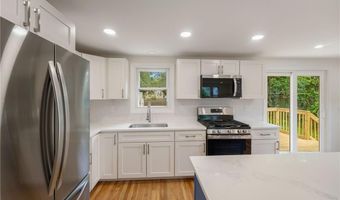 28 Wesleyan Ave, Warwick, RI 02886