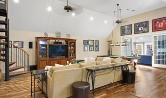 10 Barrington Dr, Bedford, NH 03110