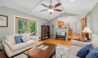 68 Daniel Dr, North Kingstown, RI 02852