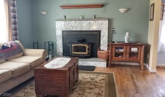 8 Nimbus Dr, Alloway, NJ 07462