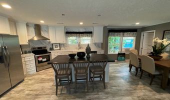 7413 Detonti Rd, Bauxite, AR 72011