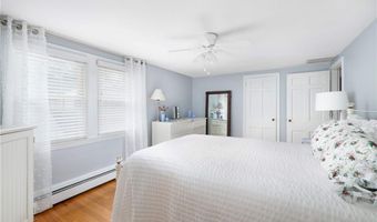 221 Trinity St, Warwick, RI 02886