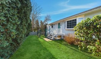 382 Beavertail Rd, Jamestown, RI 02835