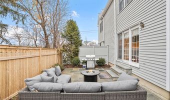 38 Mead St 11, New Canaan, CT 06840