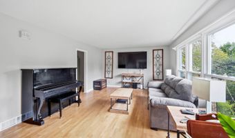 219 W Appletree Ln, Arlington Heights, IL 60004