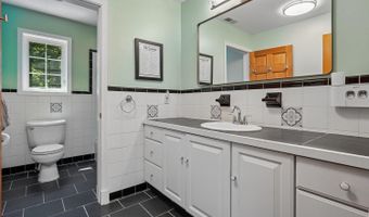 3536 N DICKERSON St, Arlington, VA 22207