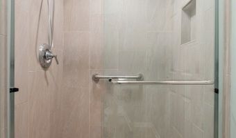 1533 N Courtland Dr, Arlington Heights, IL 60004
