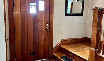 55 Greylock Ave, Cranston, RI 02910
