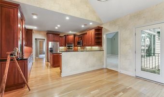210 Chisholm Ct, Aurora, OH 44202