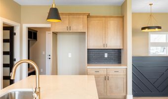 610 Ellis Cir, Adel, IA 50003