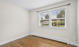 198 Macon Dr, Bridgeport, CT 06606