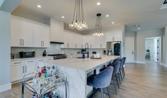 2813 Red Springs Dr, Las Vegas, NV 89135