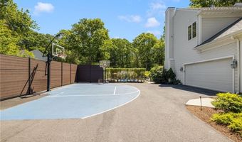 64 Fieldstone Ln, North Kingstown, RI 02874