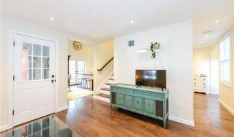 24 Anthony St, Newport, RI 02840