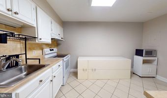 951 S ROLFE St 1, Arlington, VA 22204