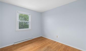 23 Algonquin Dr, Middletown, RI 02842