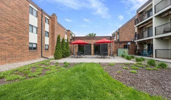 4 Pine Tree Dr 212, Arden Hills, MN 55112