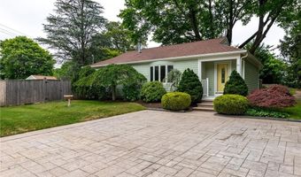 91 Inez St, Narragansett, RI 02882