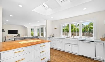 24 Huntington Dr, East Providence, RI 02916