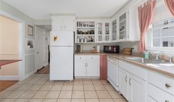 155 Evarts St, Newport, RI 02840