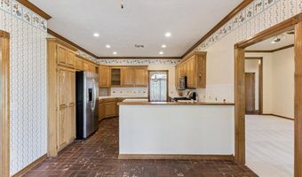 506 Fieldcrest Dr, Chickasha, OK 73018