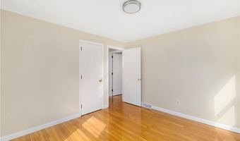 620 Dry Bridge Rd, North Kingstown, RI 02852