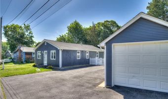 33 Spruce Ln, Bristol, RI 02809