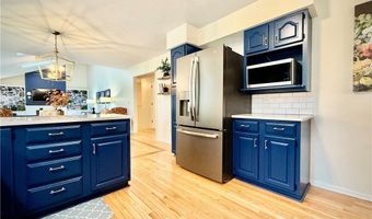 1125 Royal Dr, Amherst, OH 44001
