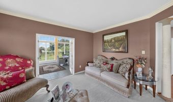 3 Surrey Way, Alexandria Twp., NJ 08867