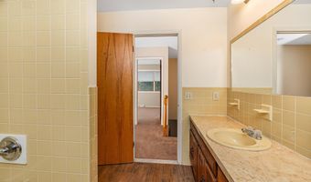 3 Springwood Manor Dr, Albany, NY 12211