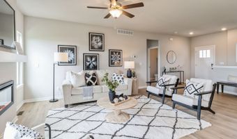 809 2ND St NE, Altoona, IA 50009