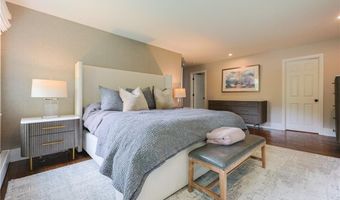 215 Adirondack Dr, East Greenwich, RI 02818