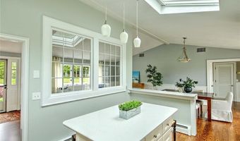 33 Meadowbrook Dr, Barrington, RI 02806