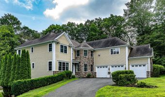 15 Logging Trail Ln, Brookfield, CT 06804