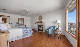 1879 BEACH Ave, Atlantic Beach, FL 32233