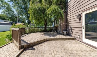 709 Oakhurst Dr, Amherst, OH 44001
