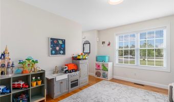101 Austin Meadows Ln, North Kingstown, RI 02852