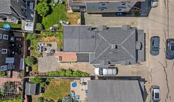6 Pond Ave, Newport, RI 02840