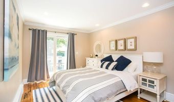 45 Holland St, Newport, RI 02840