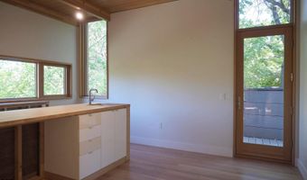 5 Scenic Dr, Ashland, OR 97520