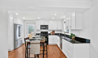 2218 FARRINGTON Ave, Alexandria, VA 22303