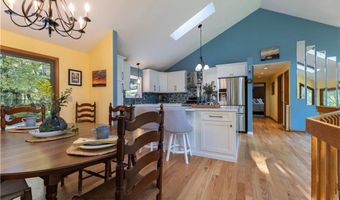 8 Robin Dr, North Kingstown, RI 02852