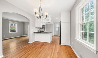 6145 12TH St N, Arlington, VA 22205