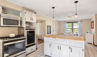 9 Plantation Dr, Cumberland, RI 02864