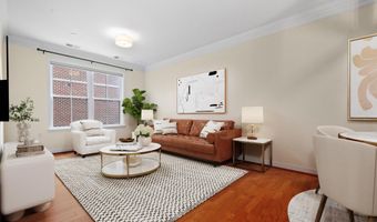2101 N MONROE St 213, Arlington, VA 22207