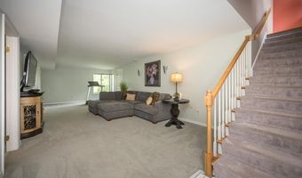 1878 Ridgeview Circle Dr, Ballwin, MO 63021