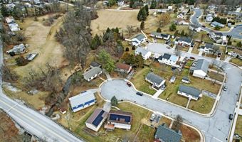 10 HEIGHTS Ct, Abbottstown, PA 17301