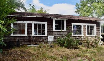 99 S Main St, Acushnet, MA 02743