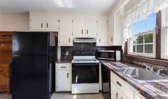 14 Davisville Ln, Narragansett, RI 02882