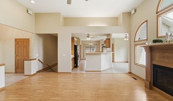 2402 Suncrest Dr, Ames, IA 50014